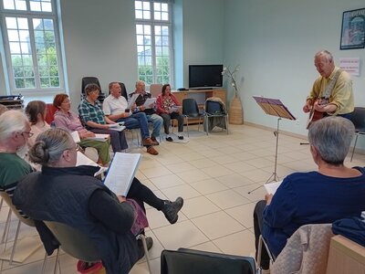  LANDEVENNEC Juillet 2024 --->Les Veillées-chansons en Bretagne Finistère : Album photos et vidéos de Christine, Claire, Claude, Francine, Marc, Marie, Monique, Sarah. Et des Veillées Partagées à Landévennec et à Tregarvan. , FWhatsApp Image 2024-07-15 at 13.22.07