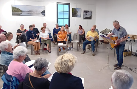  LANDEVENNEC Juillet 2024 --->Les Veillées-chansons en Bretagne Finistère : Album photos et vidéos de Christine, Claire, Claude, Francine, Marc, Marie, Monique, Sarah. Et des Veillées Partagées à Landévennec et à Tregarvan. , FWhatsApp Image 2024-07-15 at 23.13-2x