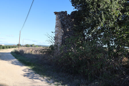 2024_09_13 De Saint-Chaptes à La Calmette, IMG_8236 Ruine avant le Mas d’Arnet