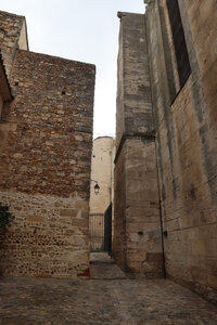 2024_09_16 Saint-Gilles, IMG_8426 La ruelle de la façade nord de l’abbatiale