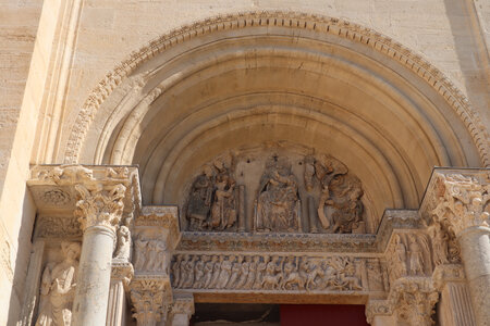 2024_09_16 Saint-Gilles, IMG_8511 La façade de l’église abbatiale