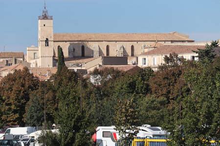 2024_09_16 Saint-Gilles, IMG_8566 L’église abbatiale depuis la place du 22 Août 1944