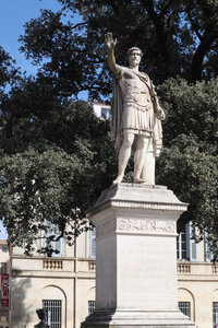 2024_09_17_Nîmes, IMG_8616 La statue d’Antonin le Pieux