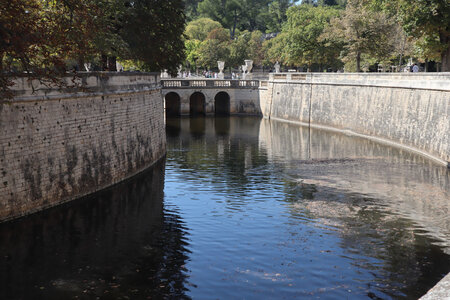 2024_09_17_Nîmes, IMG_8619 Le canal de la Fontaine