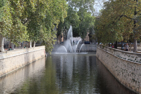 2024_09_17_Nîmes, IMG_8642 Le canal de la Fontaine