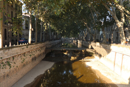 2024_09_17_Nîmes, IMG_8713 Le canal de la Fontaine