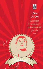 Une fille avec un livre, cvt La petite communiste