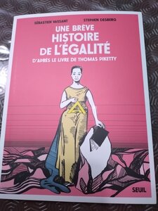 Une fille avec un livre, cvt Une breve histoire de l’égalité