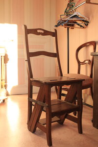CHAMPAGNOLE-salle à manger, 6_Chaise escabeau