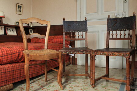 CHAMPAGNOLE chambre 2, 6_ch.2_Chaises