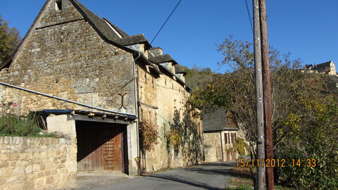 Ballade à Saint-Austremoine (Aveyron), Saint-Austremoine  commune de salles la source