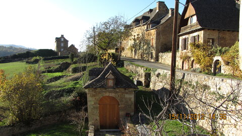 Ballade à Saint-Austremoine (Aveyron), Saint-Austremoine