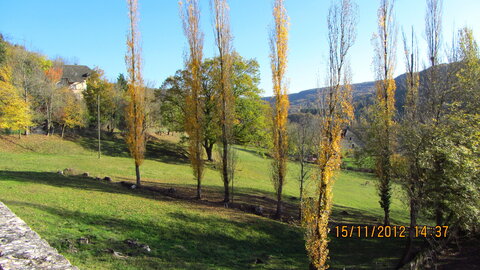 Ballade à Saint-Austremoine (Aveyron), Saint-Austremoine vue sur le bas