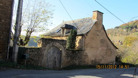 Ballade à Saint-Austremoine (Aveyron), Mernac