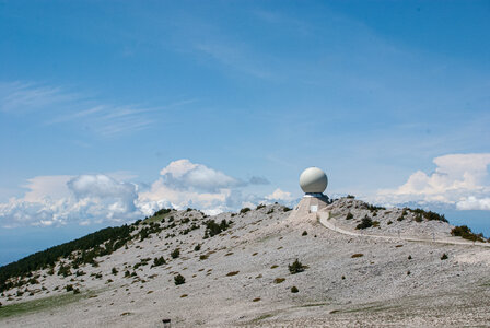 LES DENTELLES DE MONTMIRAIL 3eme jour 13 mai 2025 Le sommet du Ventoux par le versant nord, DSC_0236