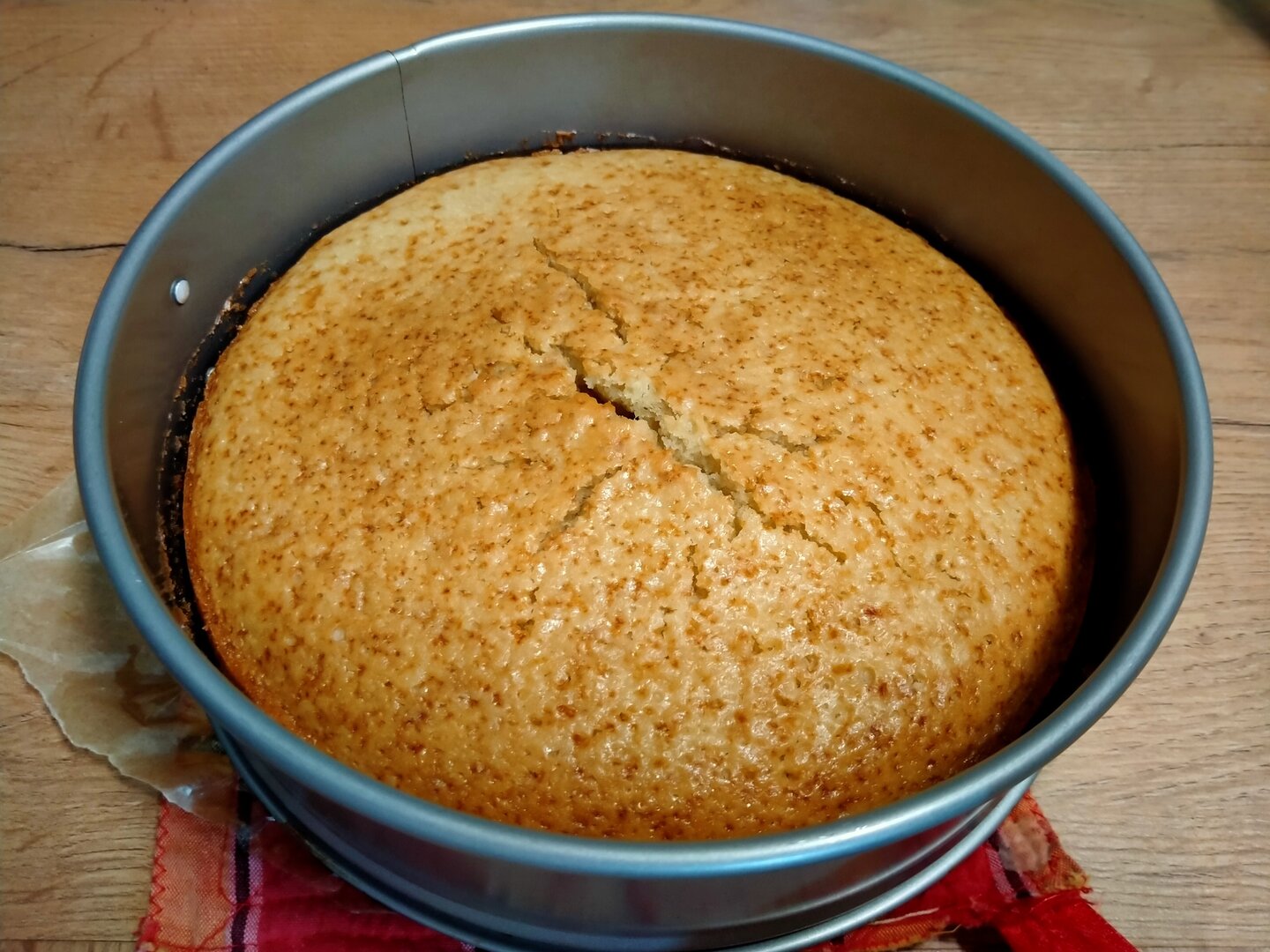 Gâteau moelleux au citron dans son moule