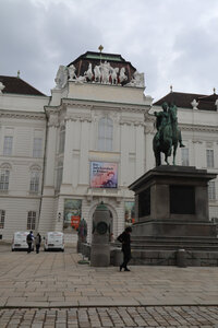 2025_05_06 Vienne, IMG_8938 Josephplatz et la bibliothèque nationale