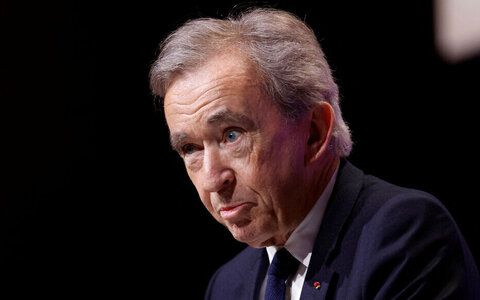 Galerie des affreux, bernard arnault 2