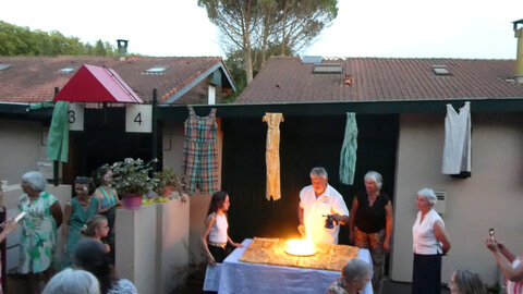 2025 07 05-Les 40 ANS de MANGEPOMMES, P1011908-A-Ca chauffe de plus en plus