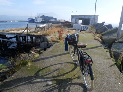 Vélo à Vigra, Jetée en face du port de Roald