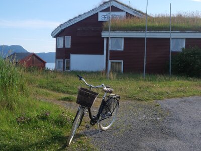 Vélo à Vigra, L'hôtel à Synes