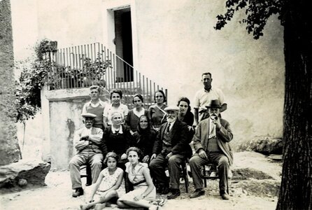 Santa Lucia di Mercurio, 13 devant la maison des Grimaldi