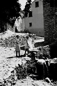 Santa Lucia di Mercurio, 47 Claire et andr&eacute;e Poca&iuml; au lavoir de la rue E Scalelle &agrave; Sta Lucia