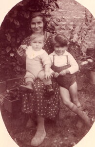 Famille Durocq, 1935_Mémé_Gilbert_Papa_800_100_C
