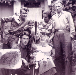 Famille Durocq, 1958_James_Gilbert_Louis_ArriereGrandMere_Catherine_Mémé_Pépé_Durocq_800_100_C