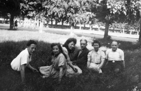 Famille Brouhard, 1945_Bernard_Salmon_Maman_Suzie_TontonPaul_xxx_300_400_NB