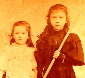 Famille Brouhard, 1897_TanteGabrielle_TanteSuzane_Salmon_1200_100_C