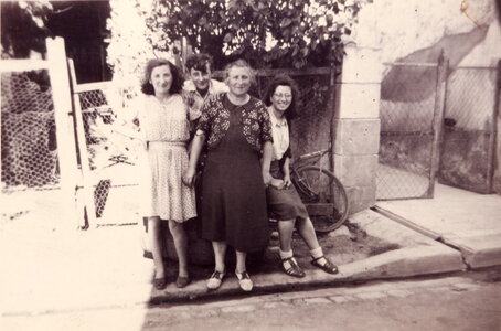 Famille Brouhard, 1946_Maman_JeanPierre_Mémé_Suzie_Brouhard_720_100_C