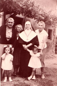 Famille Brouhard, 1953_TanteAgnes_Mémé_Tantes_Gabrielle_Angèle_Salmon_800_140_C