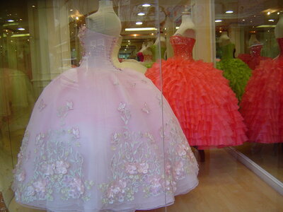 2014 Chiapas, calle de las Quincea&ntilde;eras 001