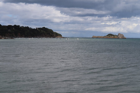 2025_09_02 Dol-de-Bretagne - Cancale, IMG_9951_Vue sur la pointe de la Chaîne et le Rocher depuis la cale de la fenêtre