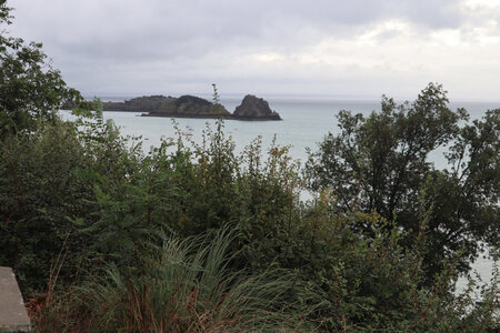 2025_09_03_Cancale - La Guimorais, IMG_19965_Le rocher de Cancale depuis la pointe du Hock