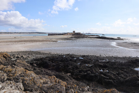 2025_09_05 Jersey de St-Helier à La Corbiere, IMG_0255_Le château de Saint-Aubin 