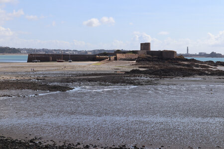 2025_09_05 Jersey de St-Helier à La Corbiere, IMG_0256_Le château de Saint-Aubin