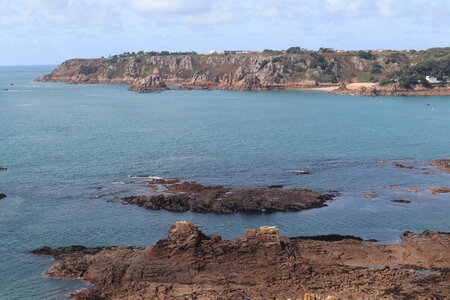 2025_09_05 Jersey de St-Helier à La Corbiere, IMG_0280_La pointe de la Moye depuis la pointe de La Fret