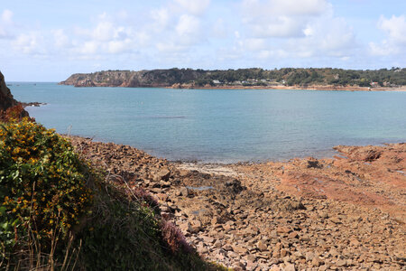 2025_09_05 Jersey de St-Helier à La Corbiere, IMG_0284_La baie de Ouaisne et la pointe de la Moye