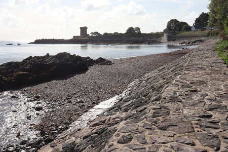 2025_09_08 Jersey de St-Catherine à St-Helier, IMG_0427_La baie St Catherine et la tour Archirondel