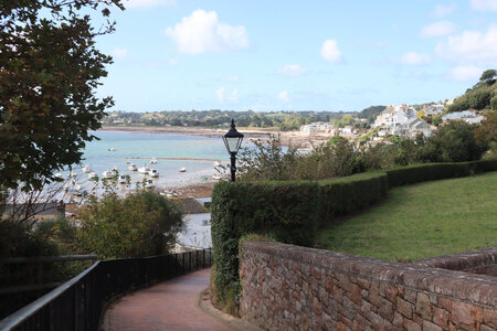 2025_09_08 Jersey de St-Catherine à St-Helier, IMG_0450_L’allée vers Gorey