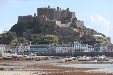2025_09_08 Jersey de St-Catherine à St-Helier, IMG_0457_Gorey et le château de Mont Orgueil