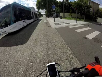 nancy_essey_les_nancy_voie_bus_tram_coronapiste, vlcsnap-2025-09-30-09h24m29s457