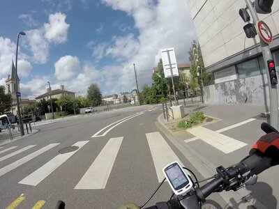 nancy_essey_les_nancy_voie_bus_tram_coronapiste, vlcsnap-2025-09-30-09h23m40s890
