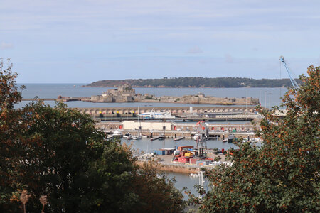 2025_09_09 St Helier, IMG_0499_Le port et le château d’Elisabeth