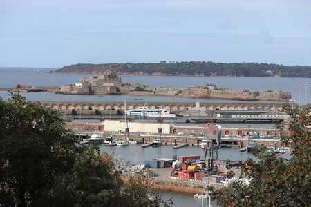 2025_09_09 St Helier, IMG_0500_Le port et le château d’Elisabeth