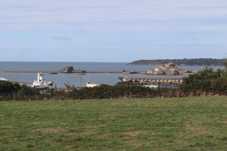 2025_09_09 St Helier, IMG_0504_Le port et le château d’Elisabeth
