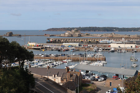 2025_09_09 St Helier, IMG_0505_Le port et le château d’Elisabeth