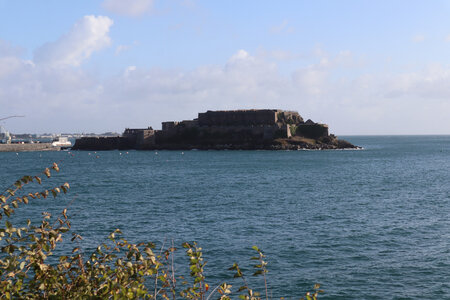 2025_09_11 Guernesey de St Peter Port à Torteval, IMG_0589_Le château de Cornet depuis La Valette